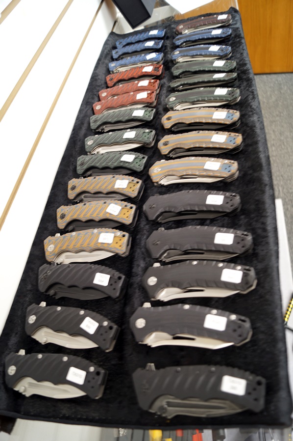 1462612289199409.jpg Showroom S4.jpg